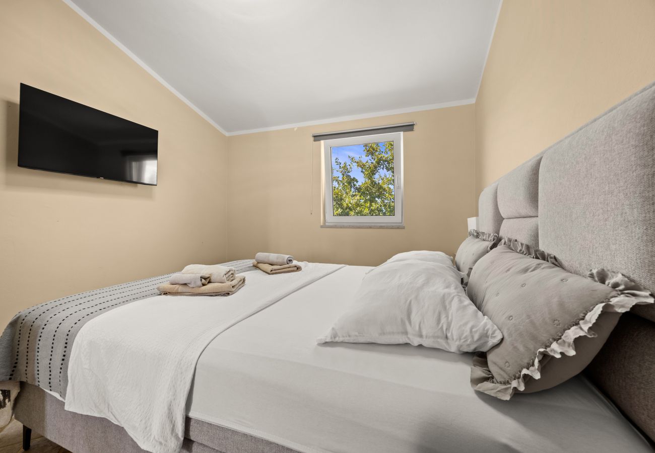 Villa in Vodnjan - Majmajola Garden Villa for 14 persons near Pula with kids playground, sauna & large garden
