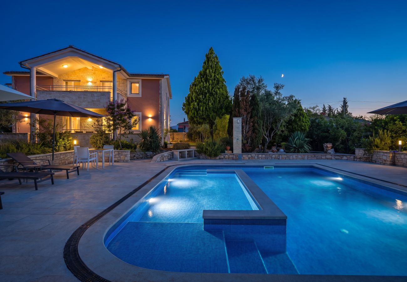 Villa in Vodnjan - Majmajola Garden Villa for 14 persons near Pula with kids playground, sauna & large garden
