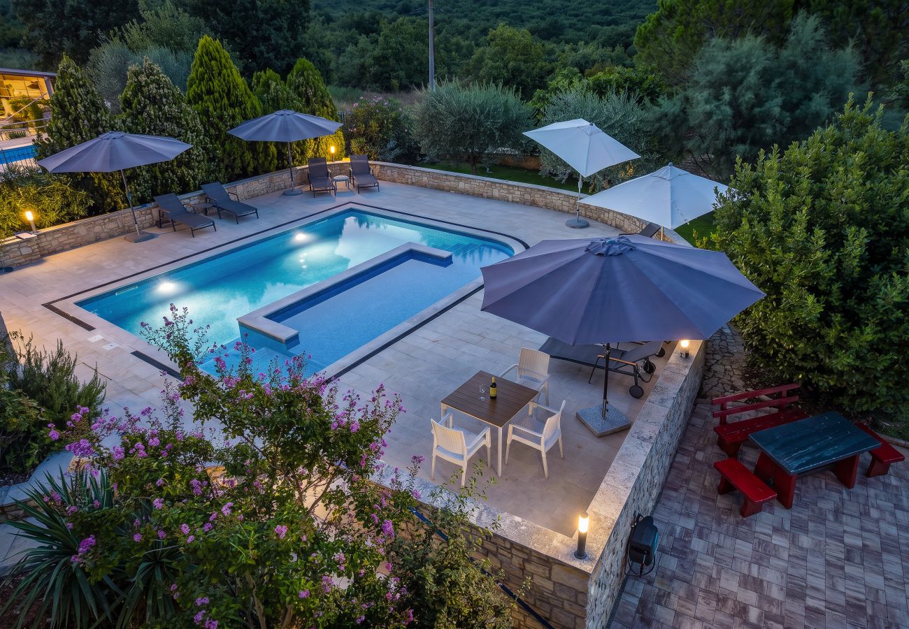 Villa in Vodnjan - Majmajola Garden Villa for 14 persons near Pula with kids playground, sauna & large garden