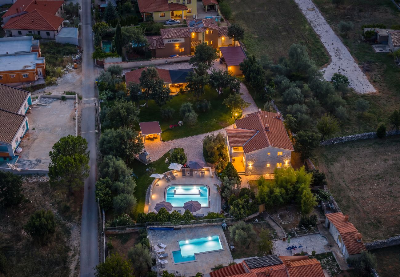 Villa in Vodnjan - Majmajola Garden Villa for 14 persons near Pula with kids playground, sauna & large garden