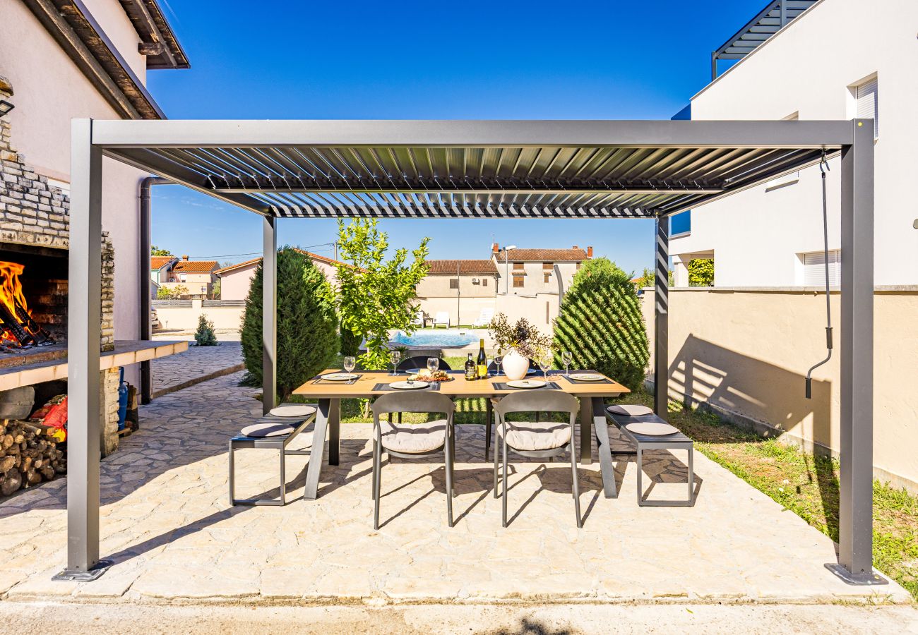 Villa in Peroj - Villa Almare for 10 persons near Fažana with private pool, sea view, kids playground & 900 meters from beach