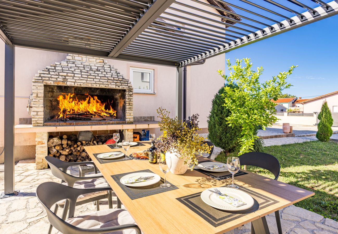 Villa in Peroj - Villa Almare for 10 persons near Fažana with private pool, sea view, kids playground & 900 meters from beach