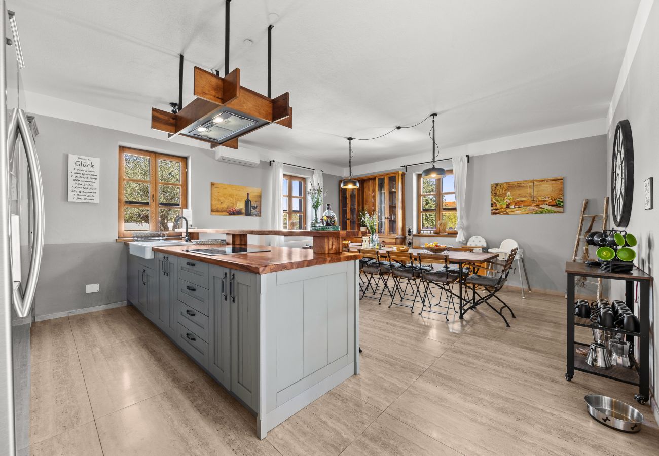 Вилла на Sveti Kirin - Villa Cirka in Central Istria for 12+2 persons with a 36 m2 heated pool, gaming & activities for kids and adults