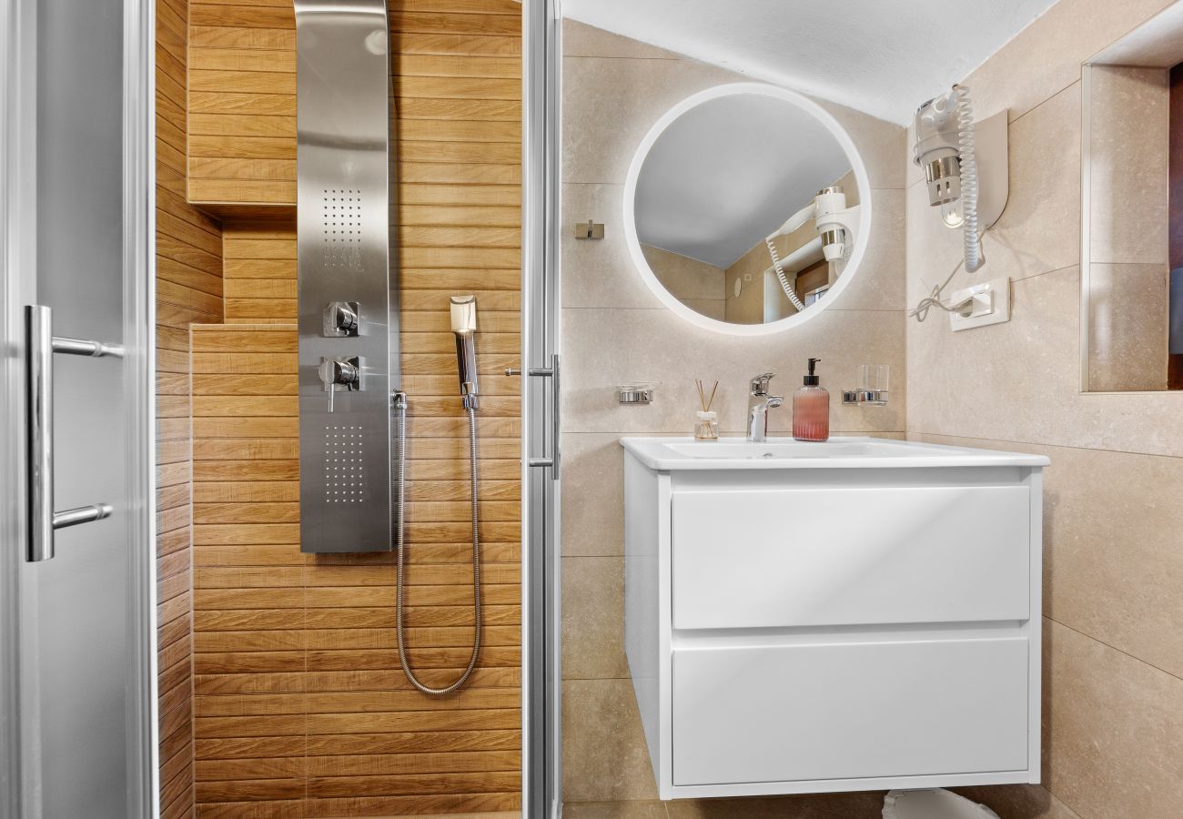 Вилла на Višnjan - Villa Bucks near Poreč for 20 persons with Sea View, Whirlpool, Sauna & Fitness