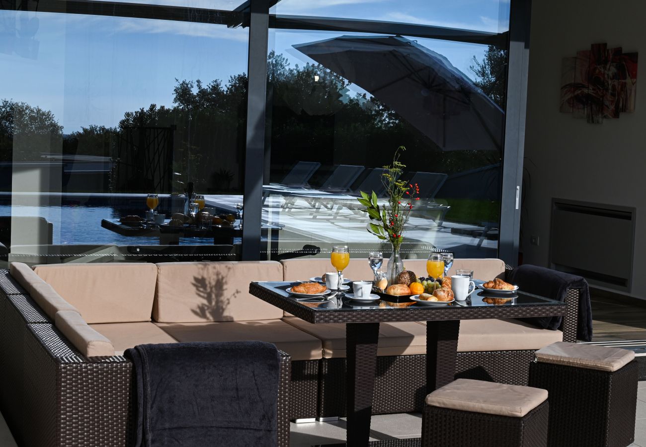 Вилла на Juršici - Villa EmMa Istria in Central Istria with sea view, pool heating and underfloor heating