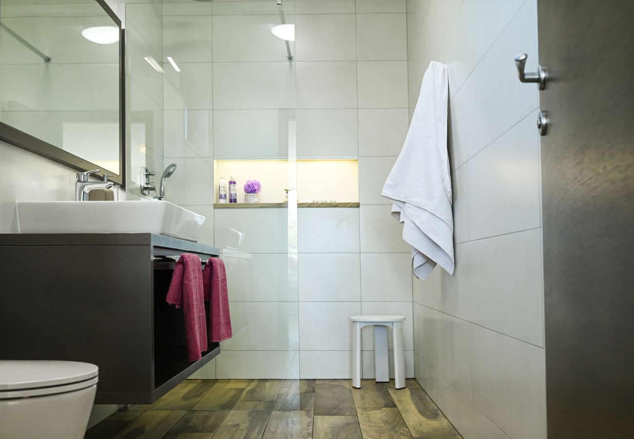 Вилла на Juršici - Villa EmMa Istria in Central Istria with sea view, pool heating and underfloor heating