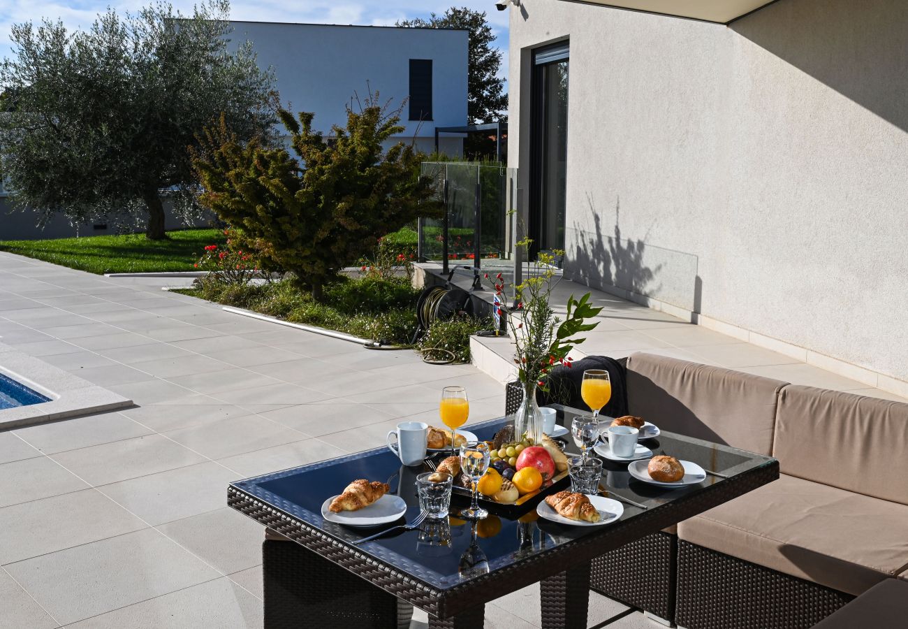 Вилла на Juršici - Villa EmMa Istria in Central Istria with sea view, pool heating and underfloor heating