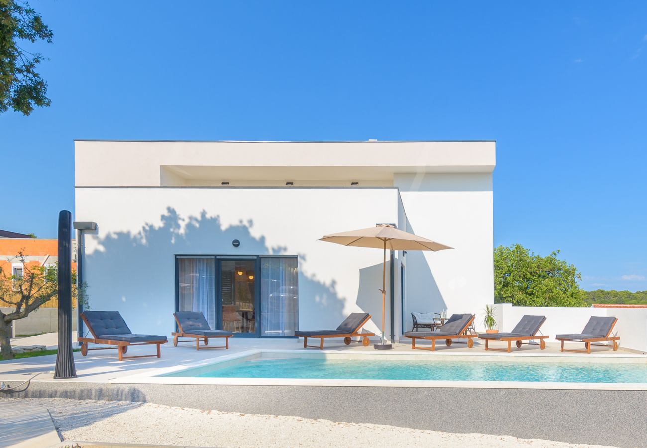 Вилла на Vintijan - Villa Hana near Pula with private 32 m2 pool & only 2 km from the beach