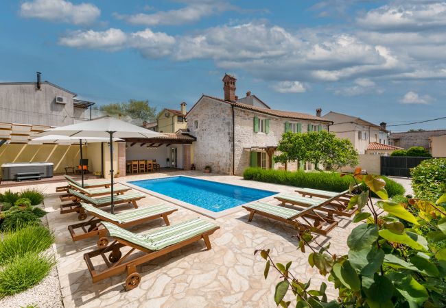  на Peruški - Villa Katja near Pula with whirlpool only 3 km from the beach