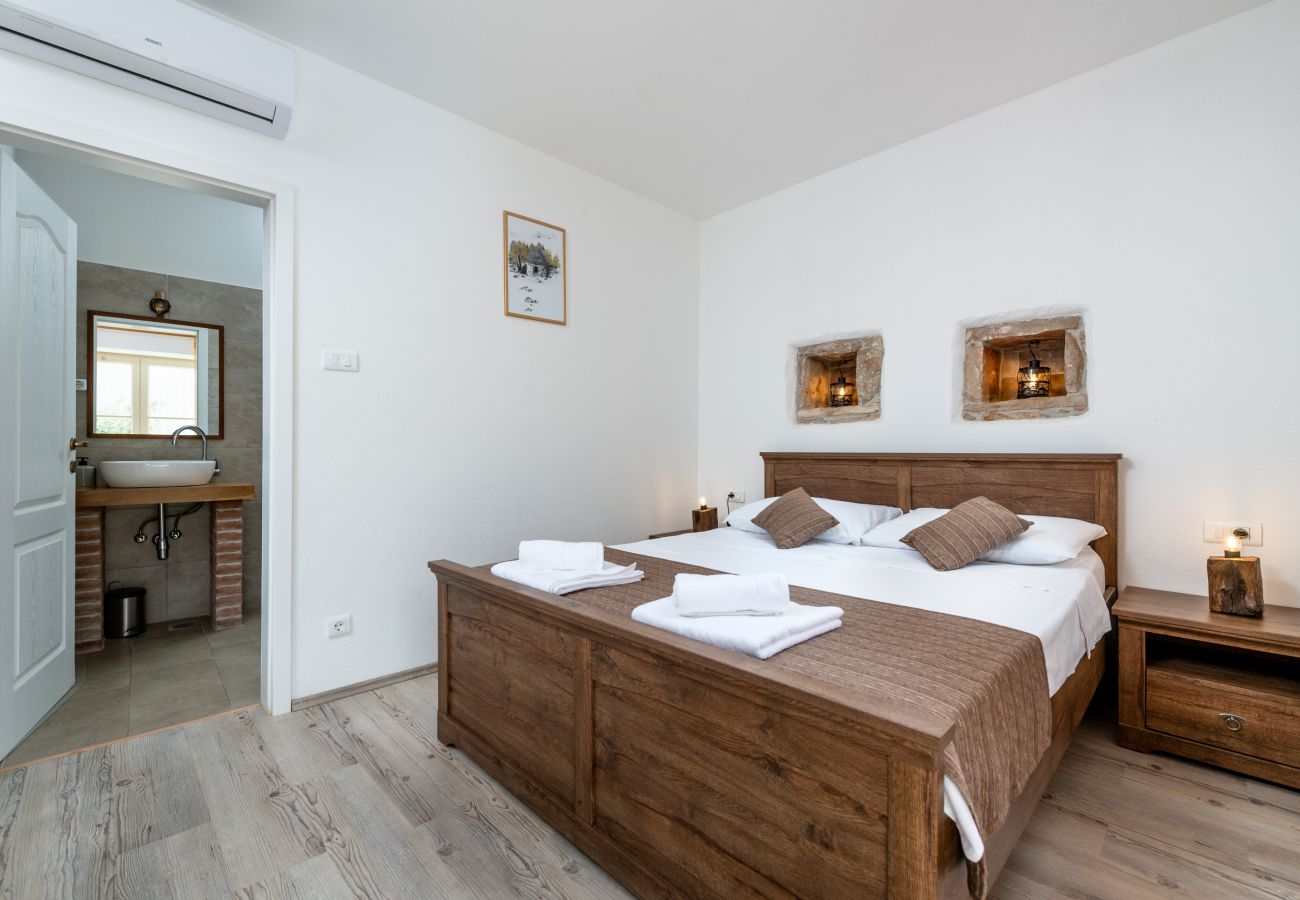 Вилла на Peruški - Villa Katja near Pula with whirlpool only 3 km from the beach