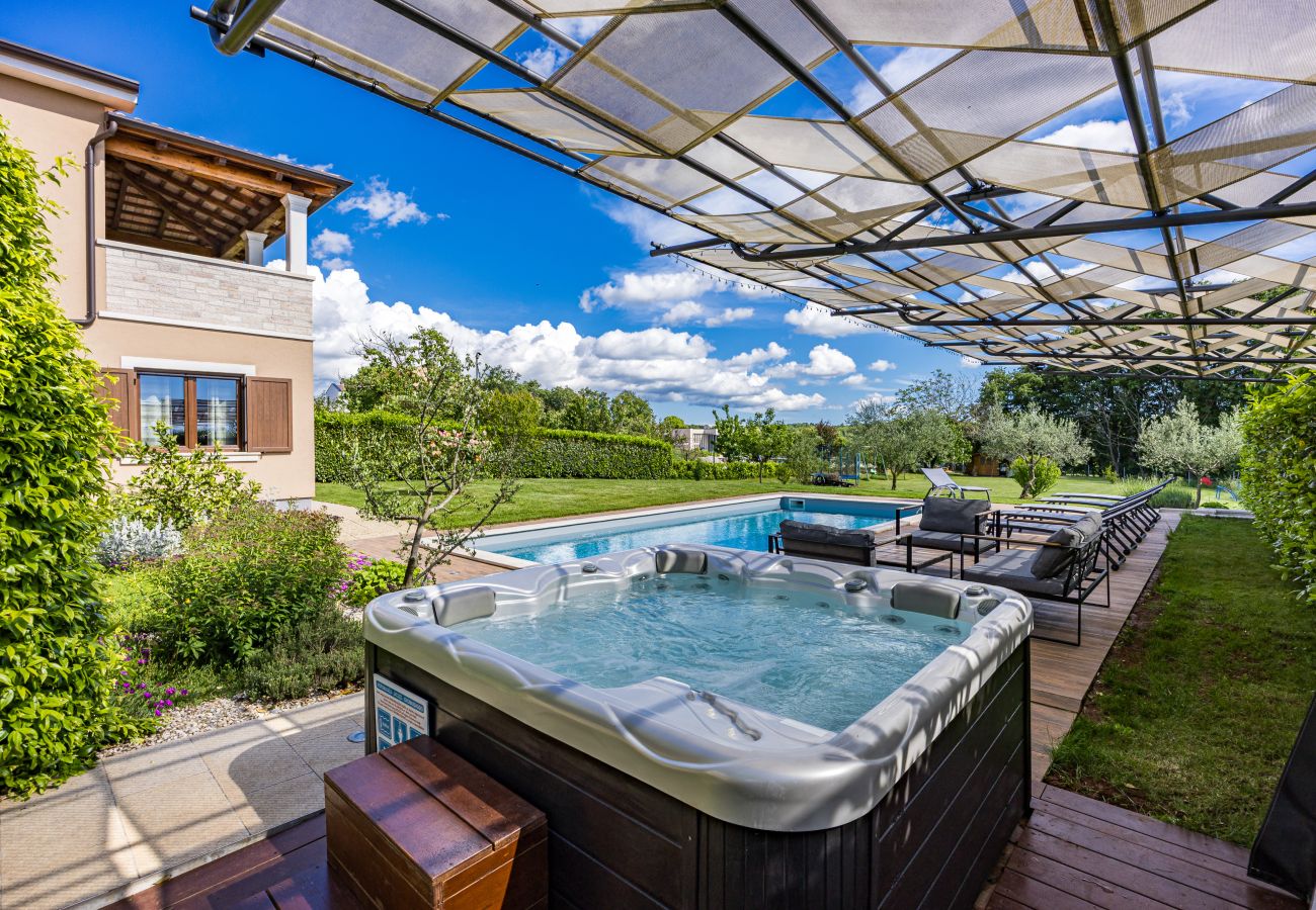 Вилла на Tinjan - Villa Roza in Central Istria with whirlpool and playground for kids - pet friendly  
