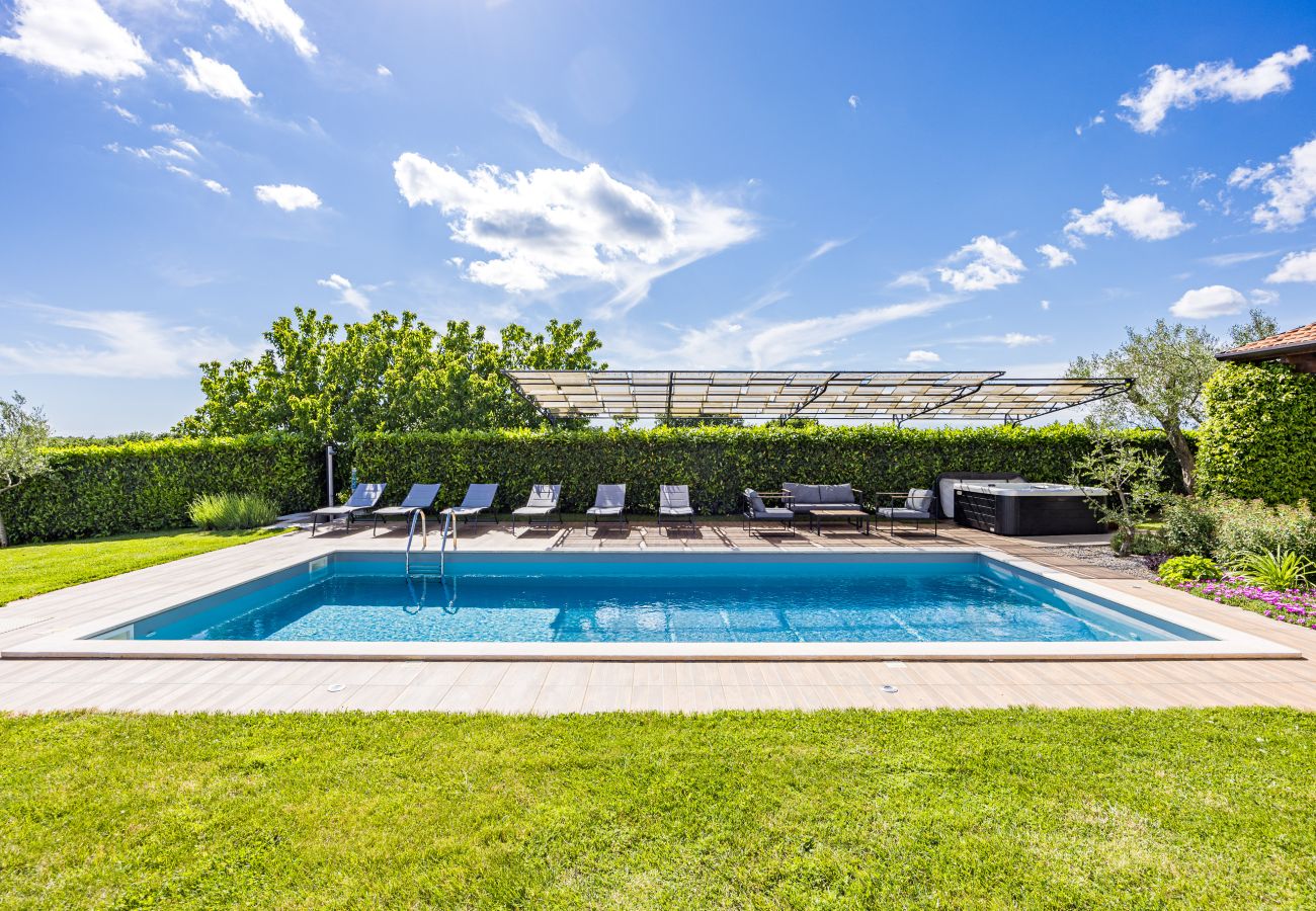 Вилла на Tinjan - Villa Roza in Central Istria with whirlpool and playground for kids - pet friendly  