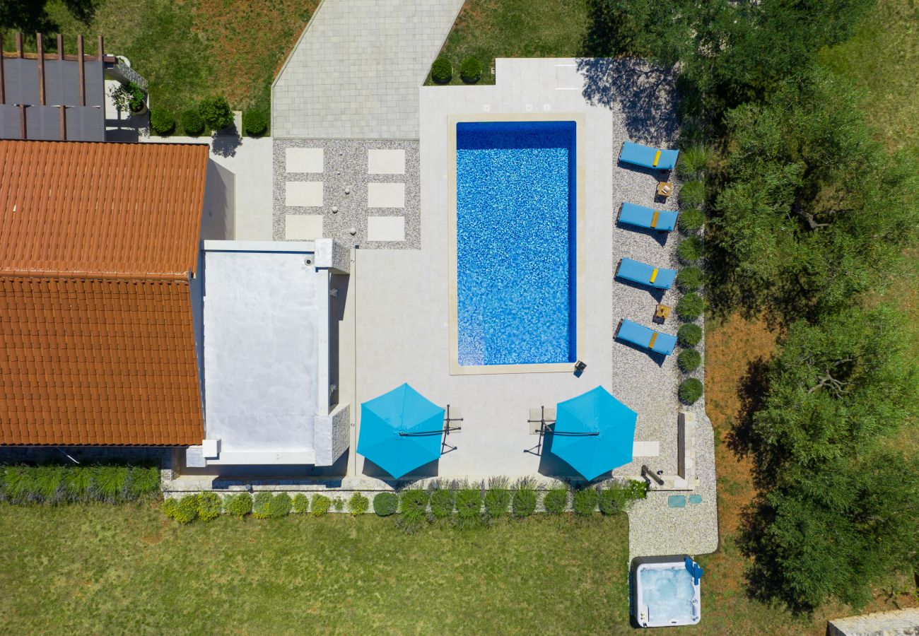 Вилла на Mali Vareški - Villa Silentio with whirlpool, large garden, complete privacy & quiet location 