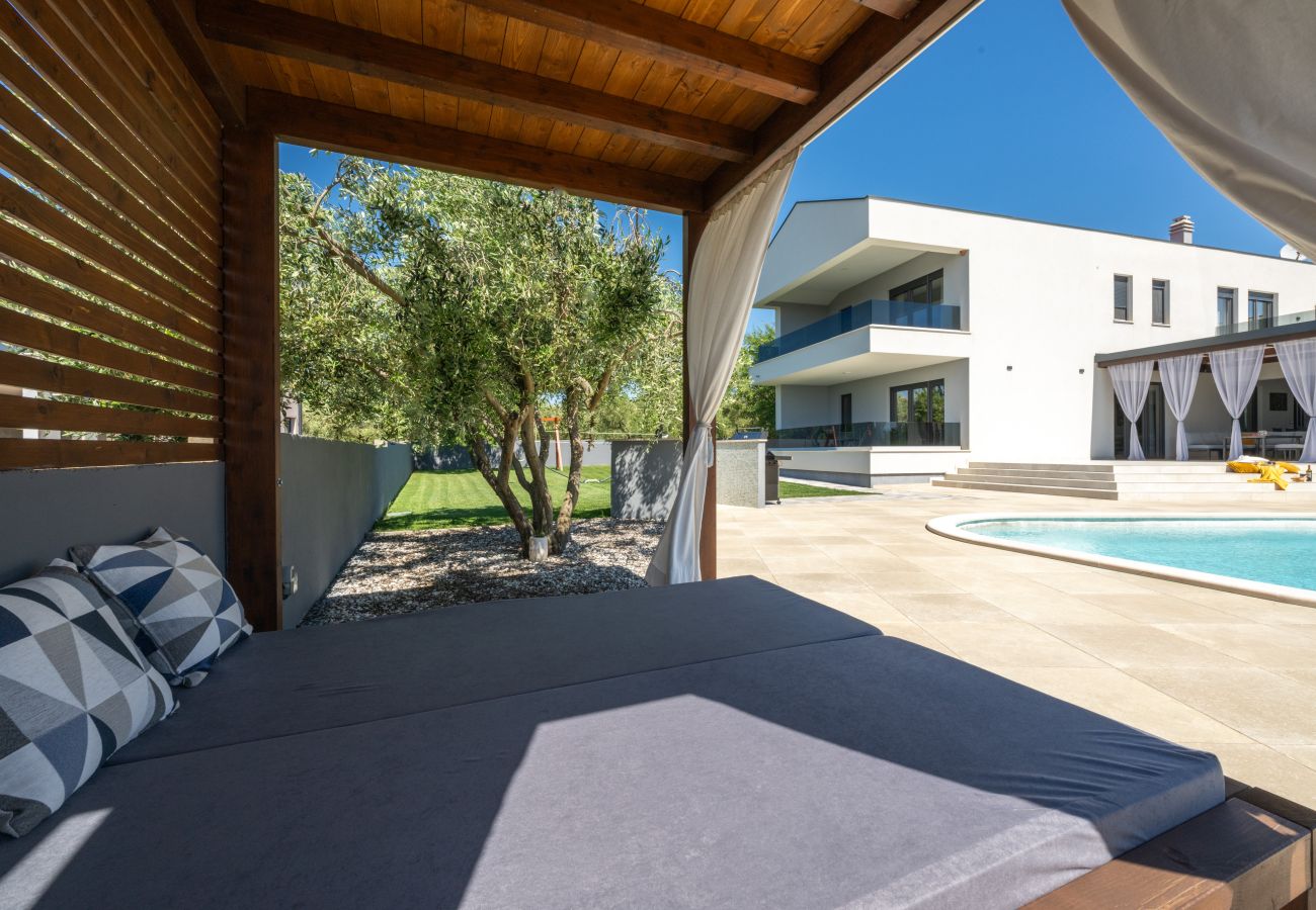 Вилла на Krnica - Villa Posidonia near Pula with sea view and surrounded by olive trees