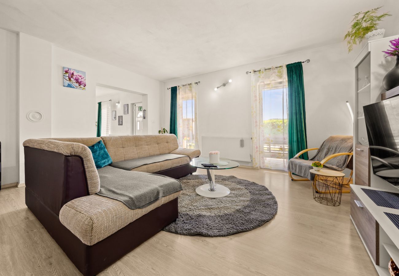 Вилла на Oprtalj - Casa Sara and Sasha near Motovun with private pool - pet friendly truffle paradise