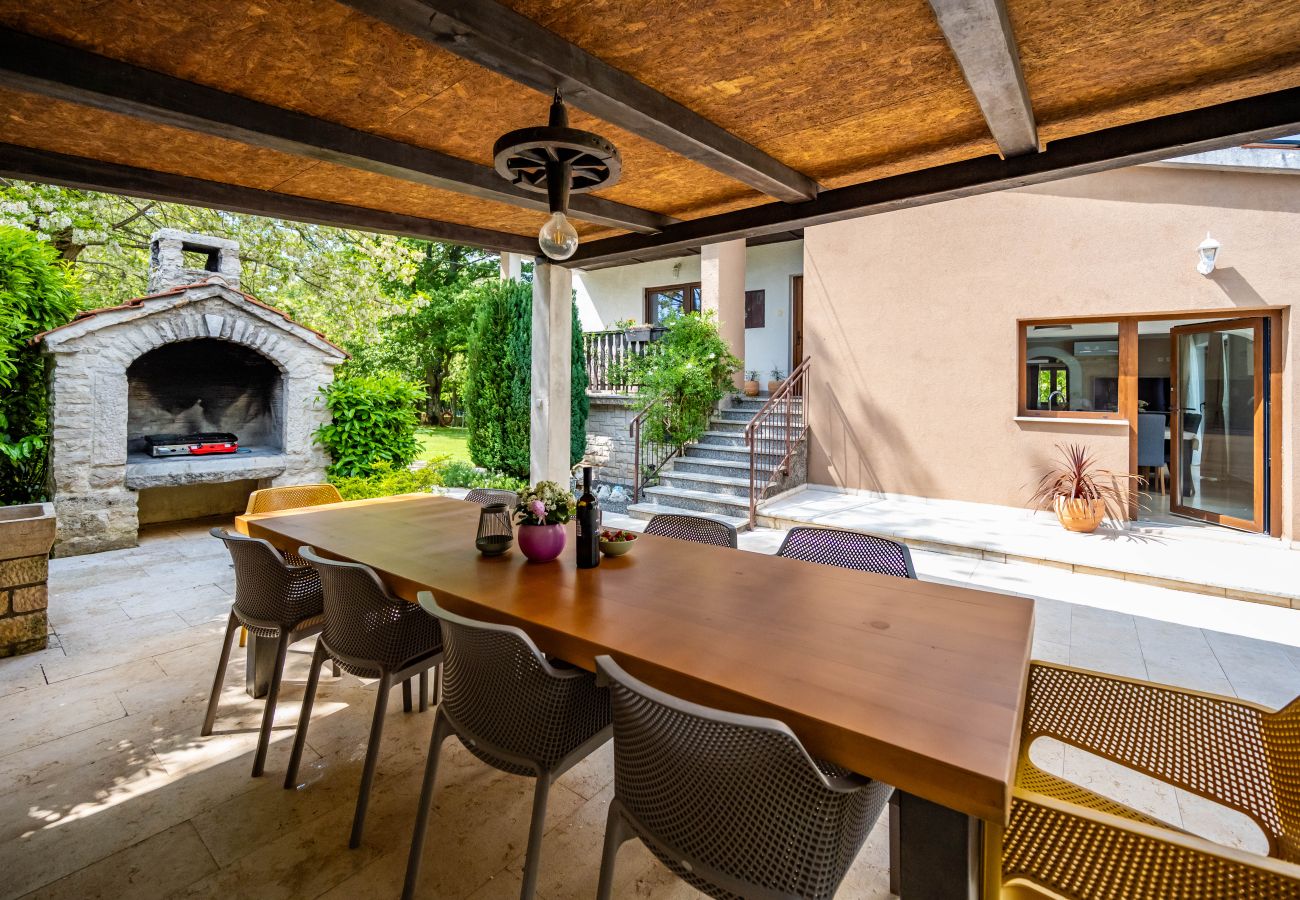 Вилла на Svetvincenat - Villa Ferlini in Central Istria with private 10000 m2 garden, wellness & family activities on plot