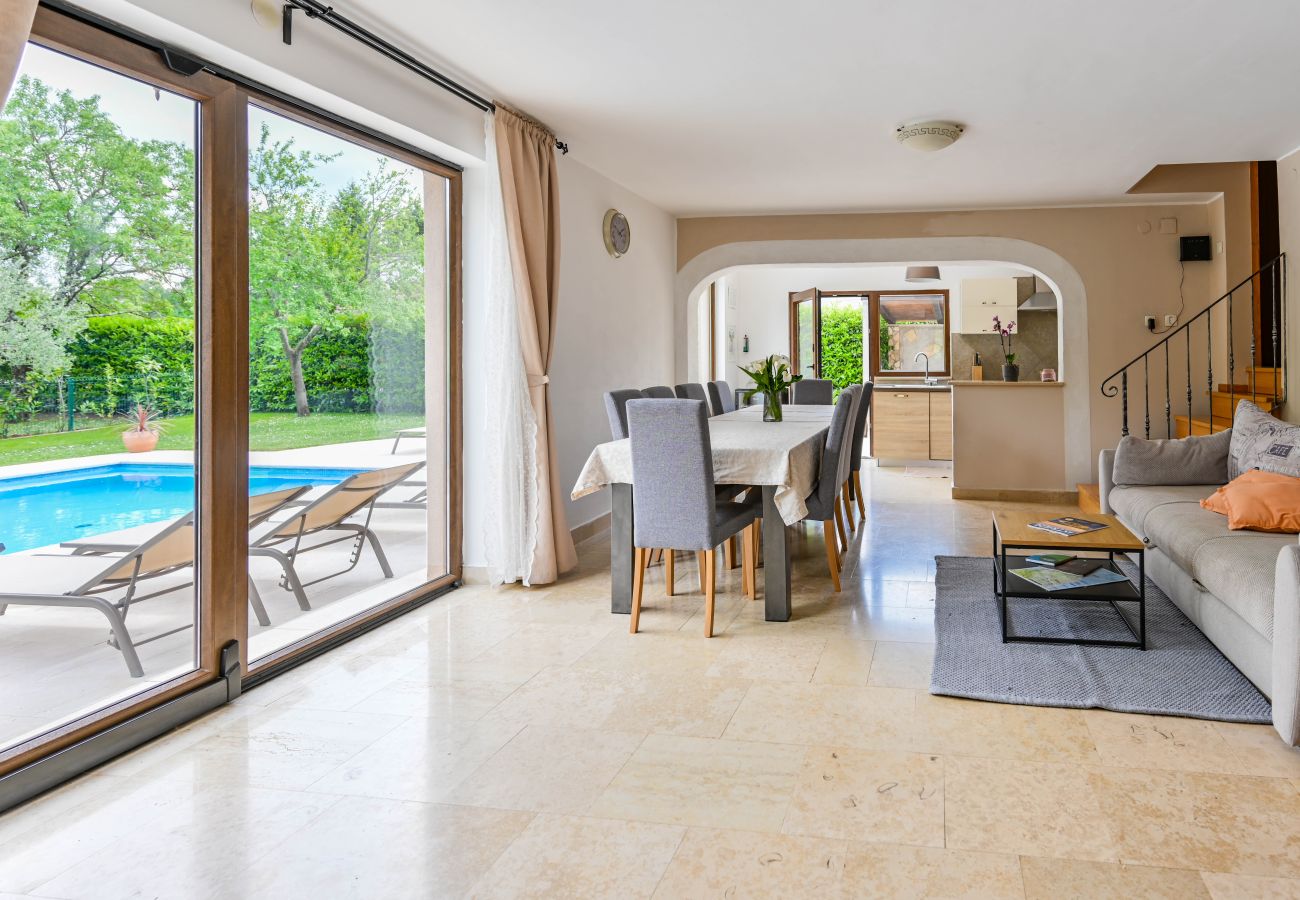 Вилла на Svetvincenat - Villa Ferlini in Central Istria with private 10000 m2 garden, wellness & family activities on plot