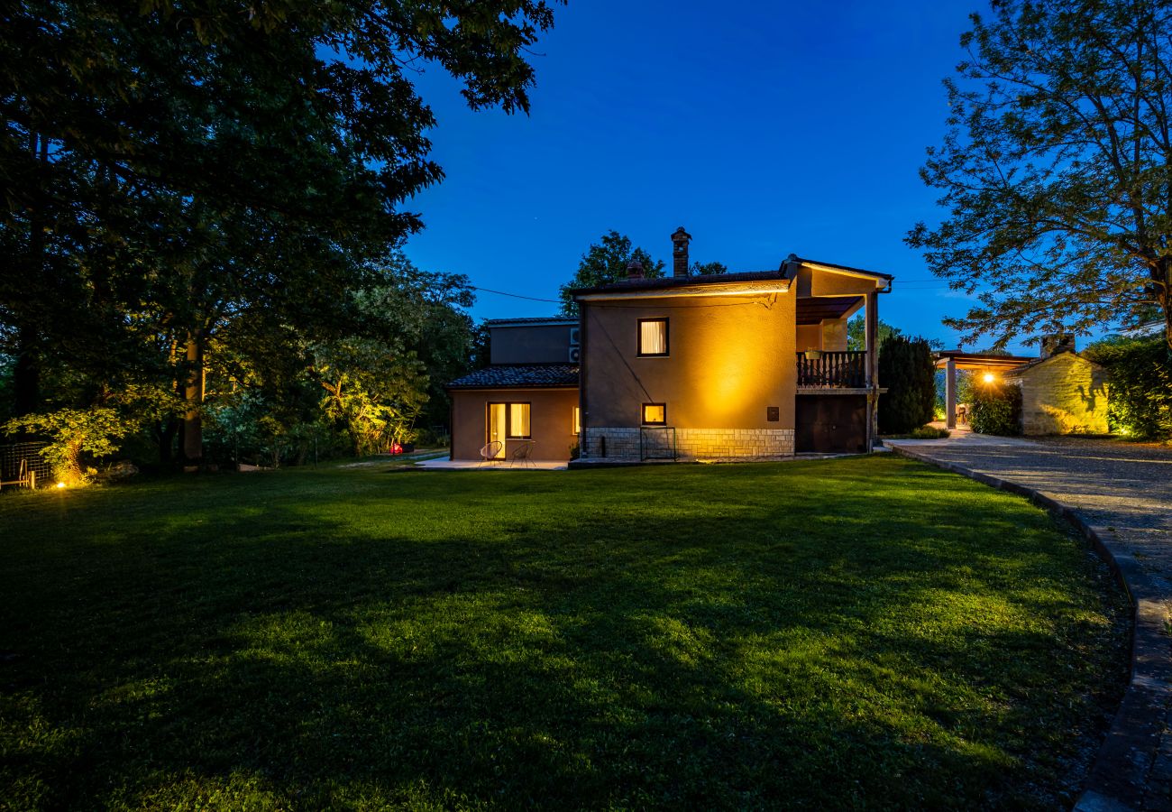 Вилла на Svetvincenat - Villa Ferlini in Central Istria with private 10000 m2 garden, wellness & family activities on plot