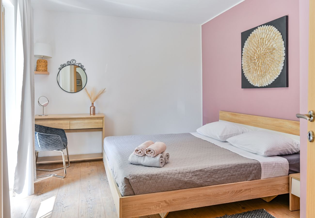 Вилла на Svetvincenat - Villa Ferlini in Central Istria with private 10000 m2 garden, wellness & family activities on plot