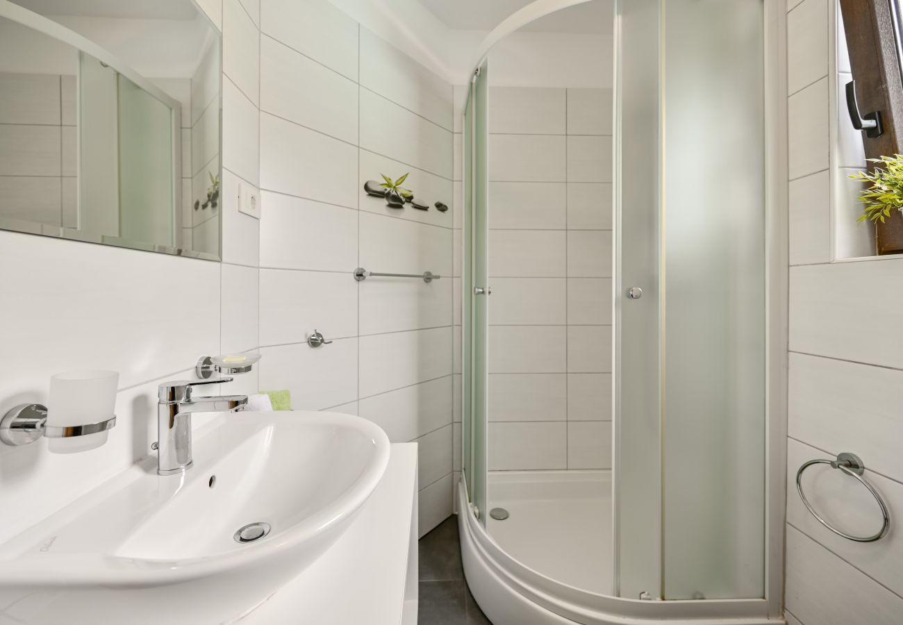 Вилла на Svetvincenat - Villa Ferlini in Central Istria with private 10000 m2 garden, wellness & family activities on plot