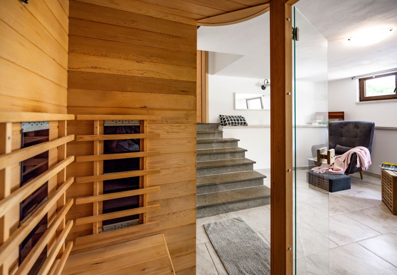 Вилла на Svetvincenat - Villa Ferlini in Central Istria with private 10000 m2 garden, wellness & family activities on plot