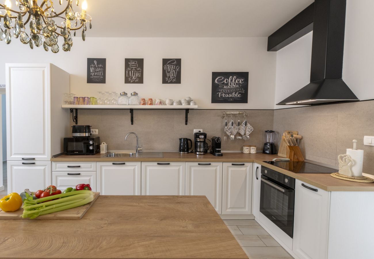 Вилла на Sveti Bartul - Villa Batelica near Labin with private pool, large garden, kids playground & sport activities 