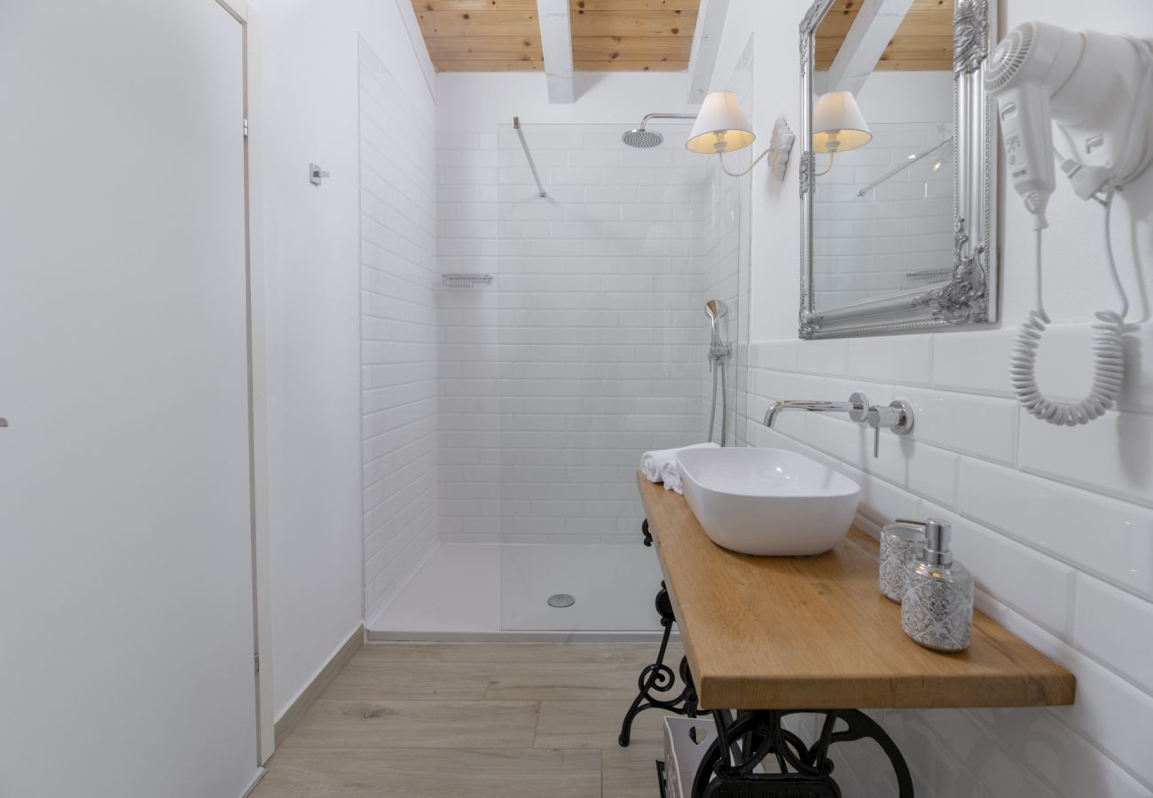 Вилла на Sveti Bartul - Villa Batelica near Labin with private pool, large garden, kids playground & sport activities 