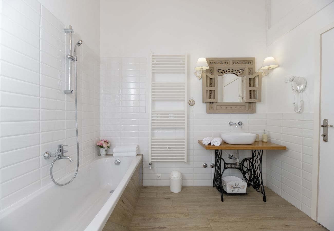 Вилла на Sveti Bartul - Villa Batelica near Labin with private pool, large garden, kids playground & sport activities 