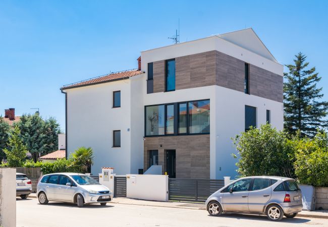 Вилла на Fažana - Villa Elena Deluxe in Fažana for 8 people with whirlpool, kids playground & private pool only 400 m from the beach