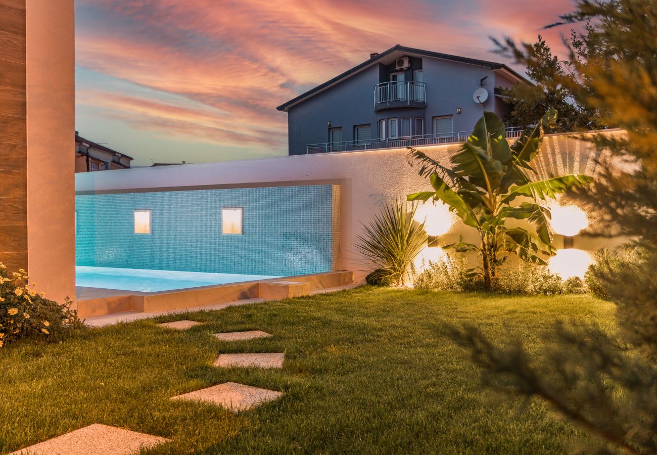 Вилла на Fažana - Villa Elena Deluxe in Fažana for 8 people with whirlpool, kids playground & private pool only 400 m from the beach