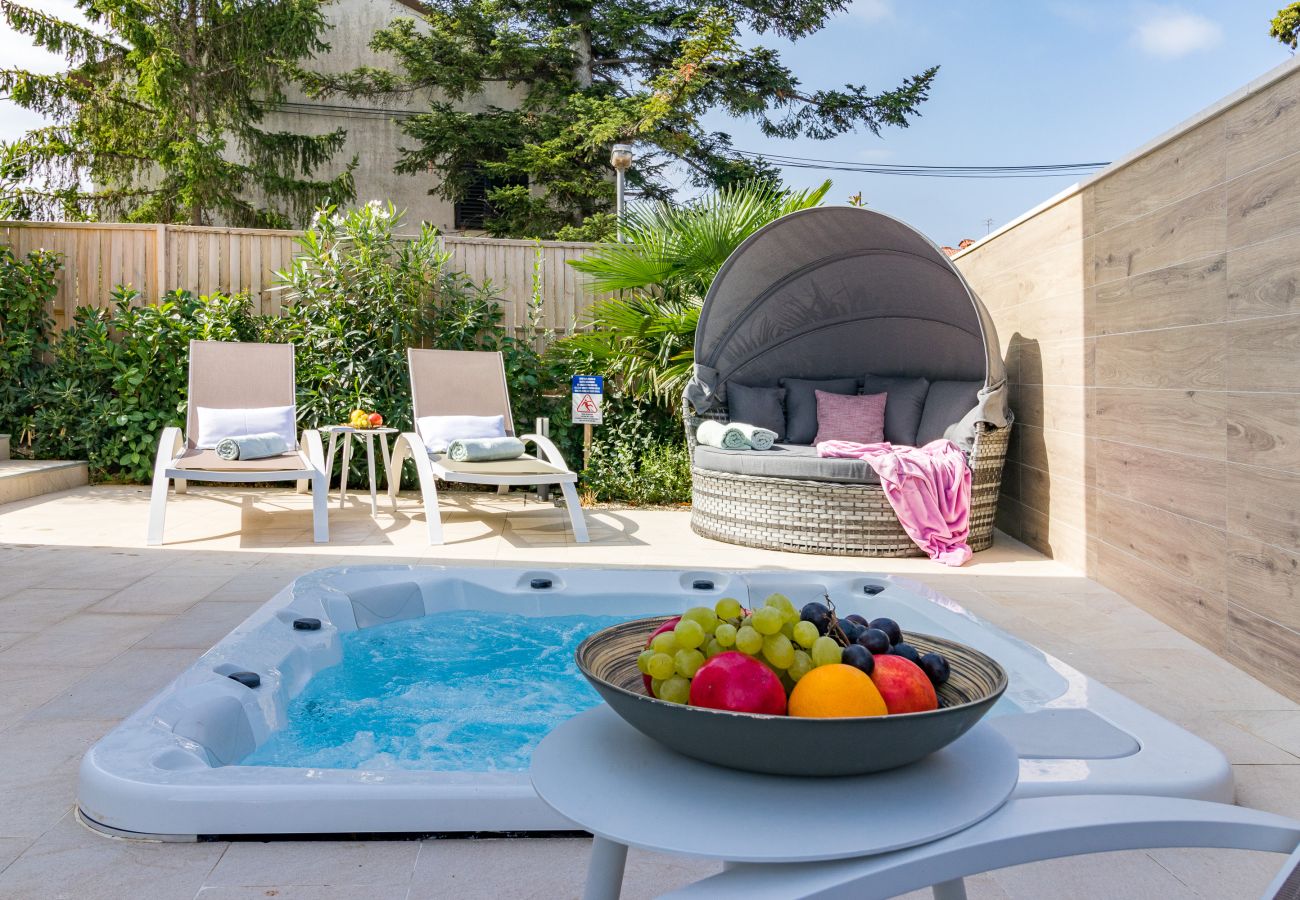 Вилла на Fažana - Villa Elena Deluxe in Fažana for 8 people with whirlpool, kids playground & private pool only 400 m from the beach