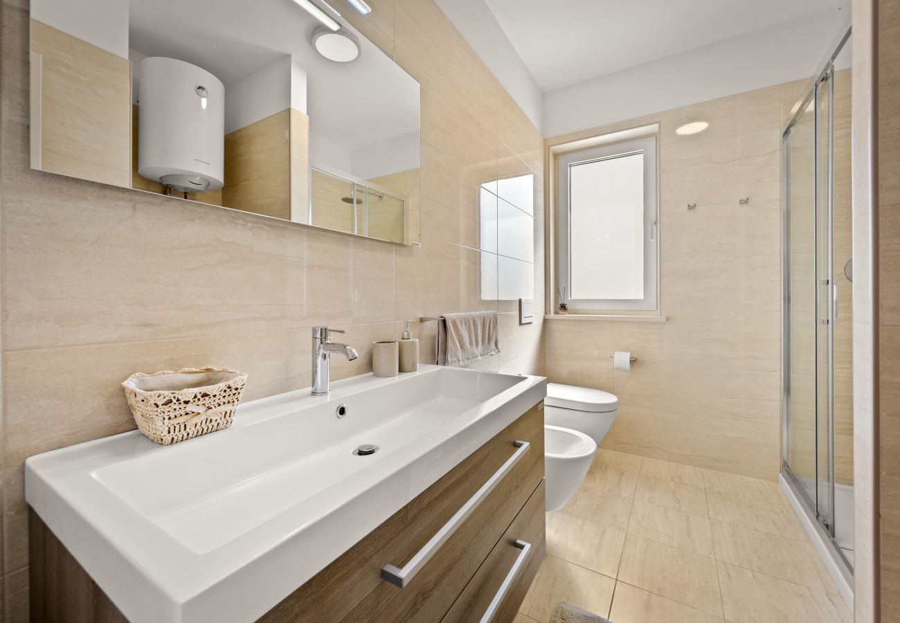 Вилла на Krancici - Villa Silvia near Poreč for 10 people with infinity pool and large playground