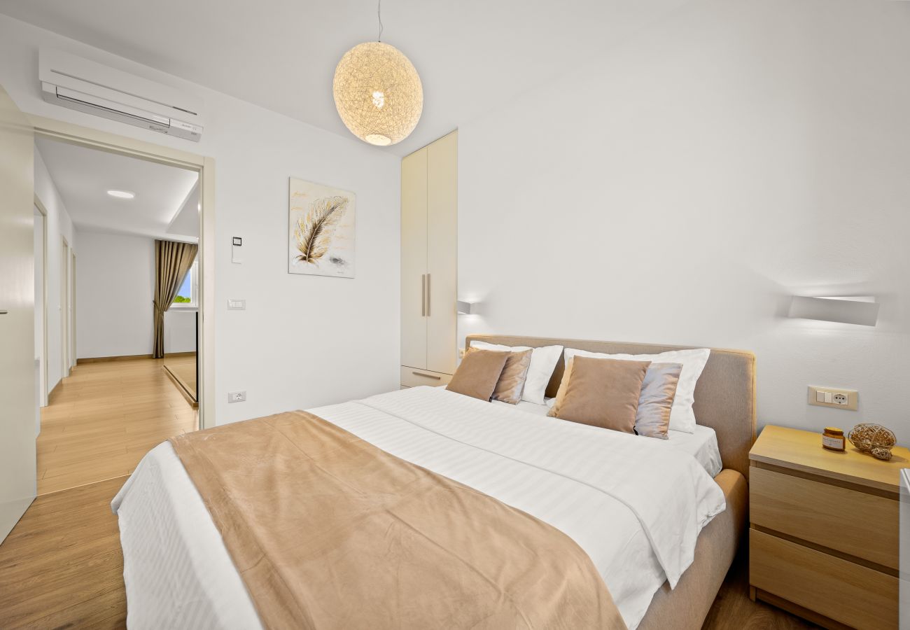 Вилла на Krancici - Villa Silvia near Poreč for 10 people with infinity pool and large playground
