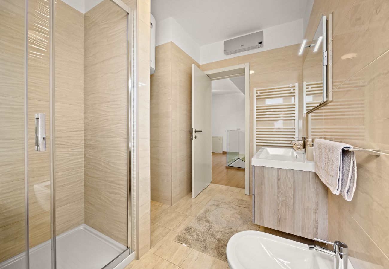 Вилла на Krancici - Villa Silvia near Poreč for 10 people with infinity pool and large playground