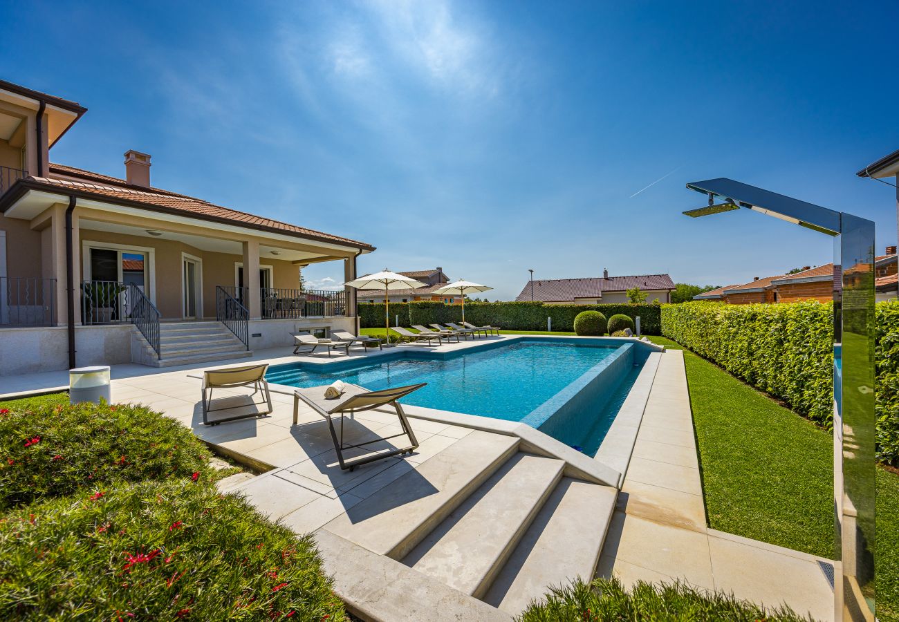 Вилла на Krancici - Villa Silvia near Poreč for 10 people with infinity pool and large playground