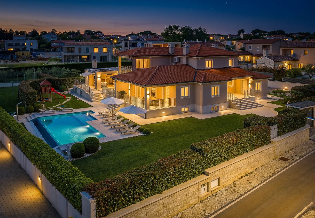Вилла на Krancici - Villa Silvia near Poreč for 10 people with infinity pool and large playground