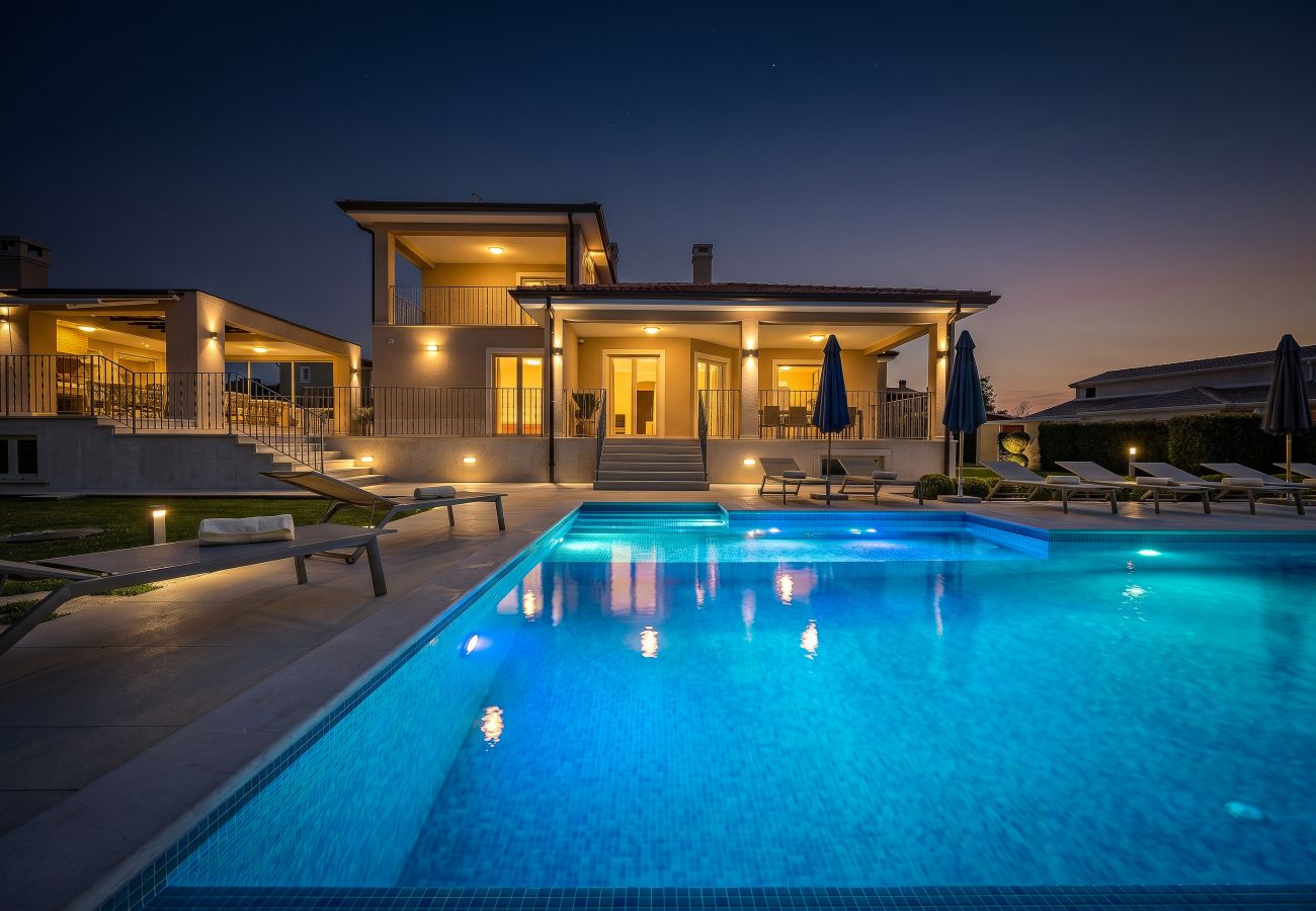 Вилла на Krancici - Villa Silvia near Poreč for 10 people with infinity pool and large playground