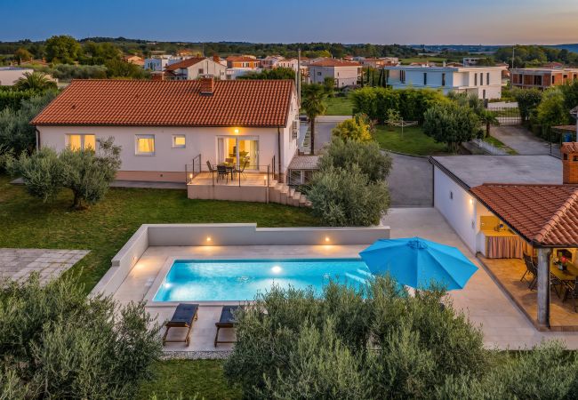 Вилла на Kaštelir - Villa Viktoria near Poreč for 6 people with play room & private pool