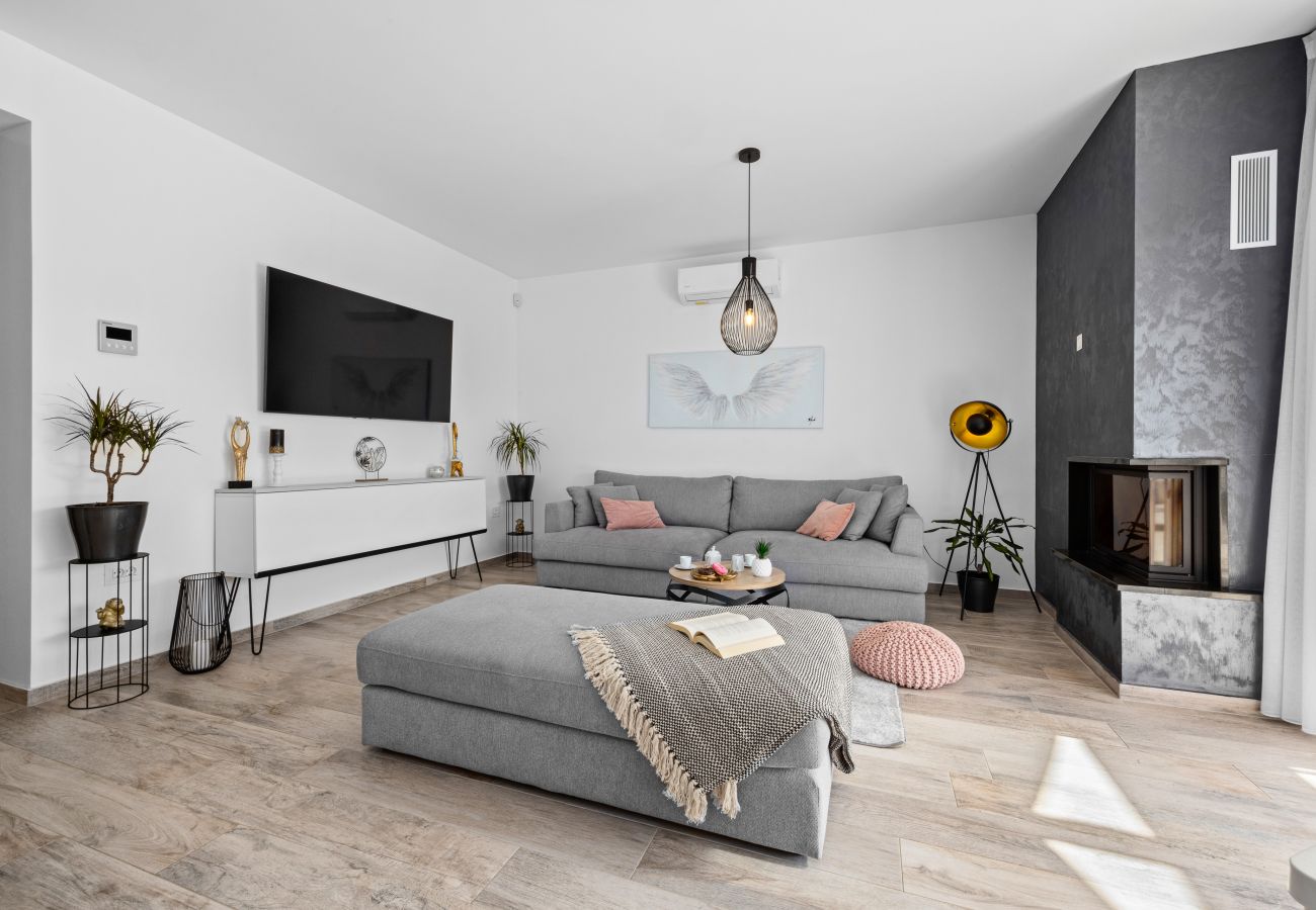 Вилла на Galižana - Villa Lu near Fažana for 7 people with private pool, kids playground & sea view