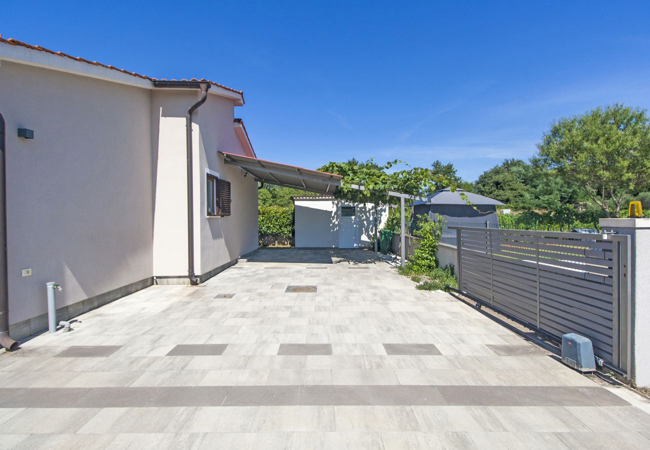 Вилла на Marcana - Holiday House Gortan for 7 people near Pula with children playground and private pool - pet friendly