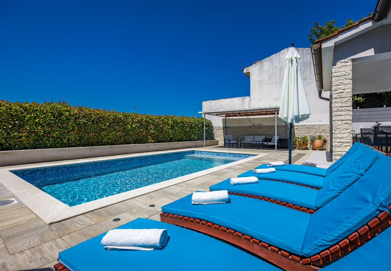 Вилла на Marcana - Holiday House Gortan for 7 people near Pula with children playground and heated pool