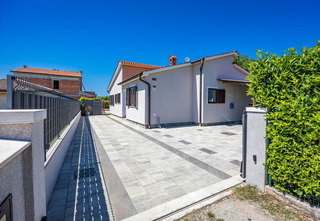 Вилла на Marcana - Holiday House Gortan for 7 people near Pula with children playground and heated pool