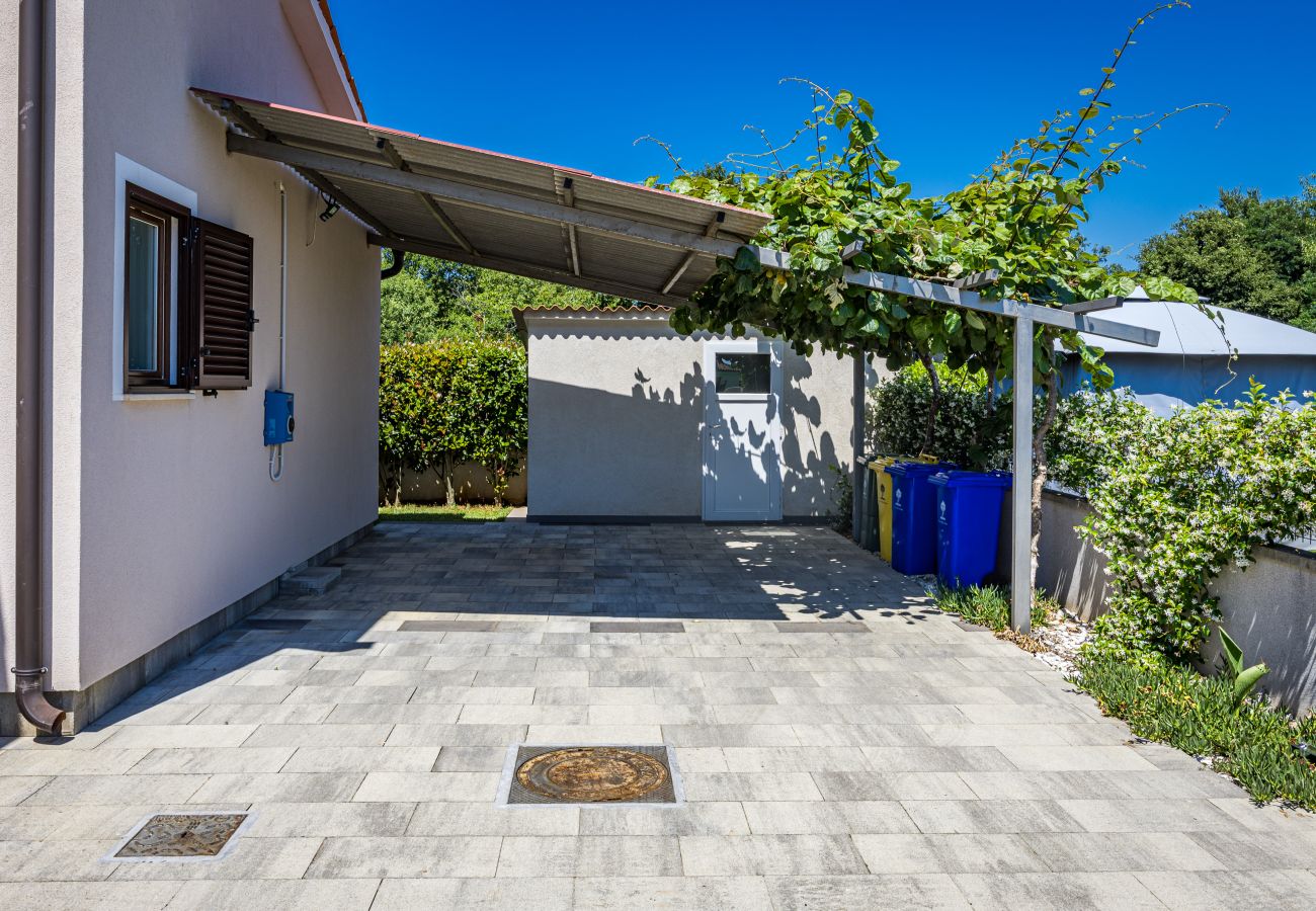 Вилла на Marcana - Holiday House Gortan for 7 people near Pula with children playground and heated pool