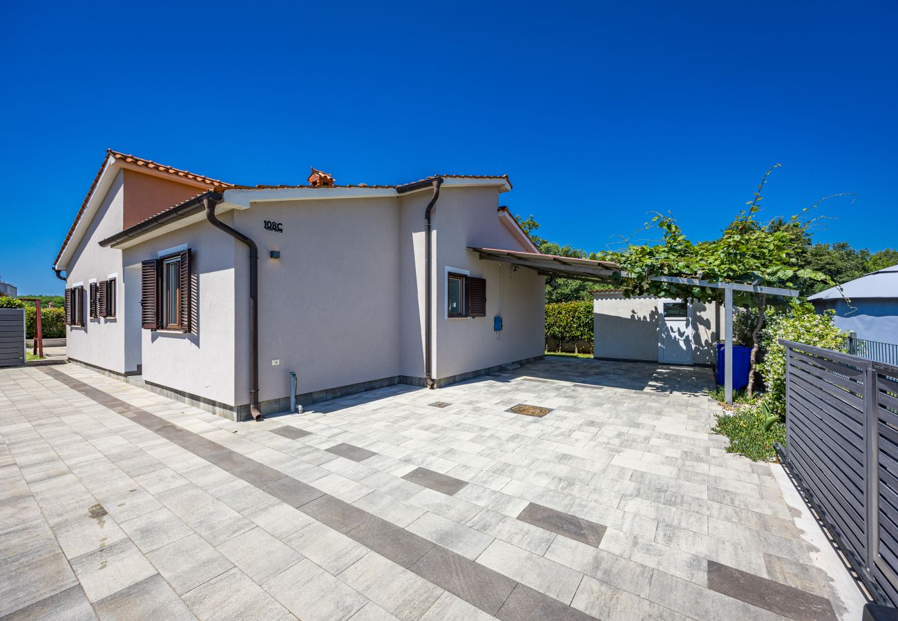 Вилла на Marcana - Holiday House Gortan for 7 people near Pula with children playground and heated pool