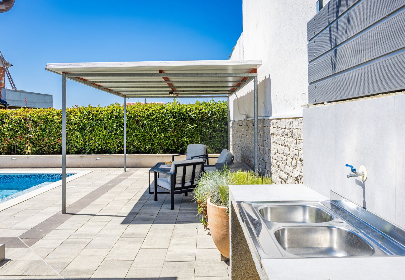 Вилла на Marcana - Holiday House Gortan for 7 people near Pula with children playground and heated pool