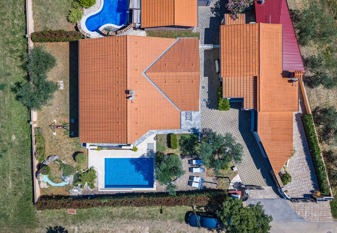 Вилла на Marcana - Villa Sole Istria near Pula for 7 people with jacuzzi and children playground