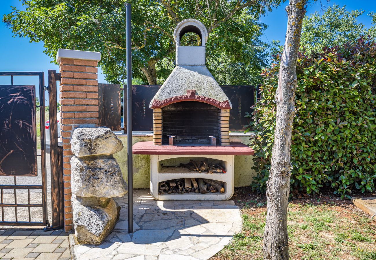 Вилла на Marcana - Villa Sole Istria near Pula for 7 people with jacuzzi and children playground