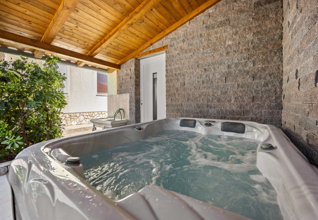 Вилла на Marcana - Villa Sole Istria near Pula for 7 people with jacuzzi and children playground