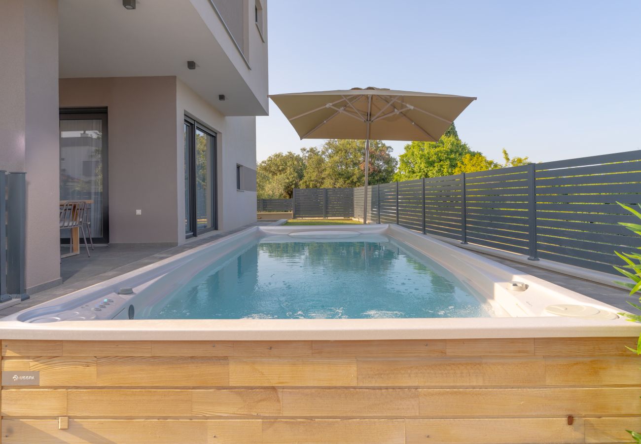 Вилла на Štinjan - Villa Loreta near Fažana for 7 + 1 people with luxury private jacuzzi only 600 meters from sea