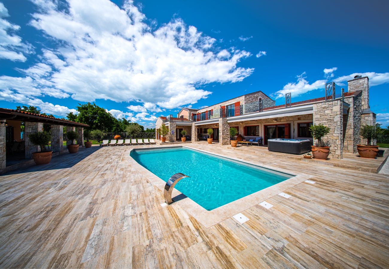 Вилла на Hrboki - Villa Antea for 10 people near Barban with heated pool 75 m2 - welness & large garden